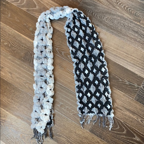 SCARVES - Picture 8 of 8